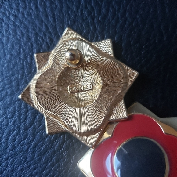 Vintage Monet Stud Earrings - Picture 4 of 6